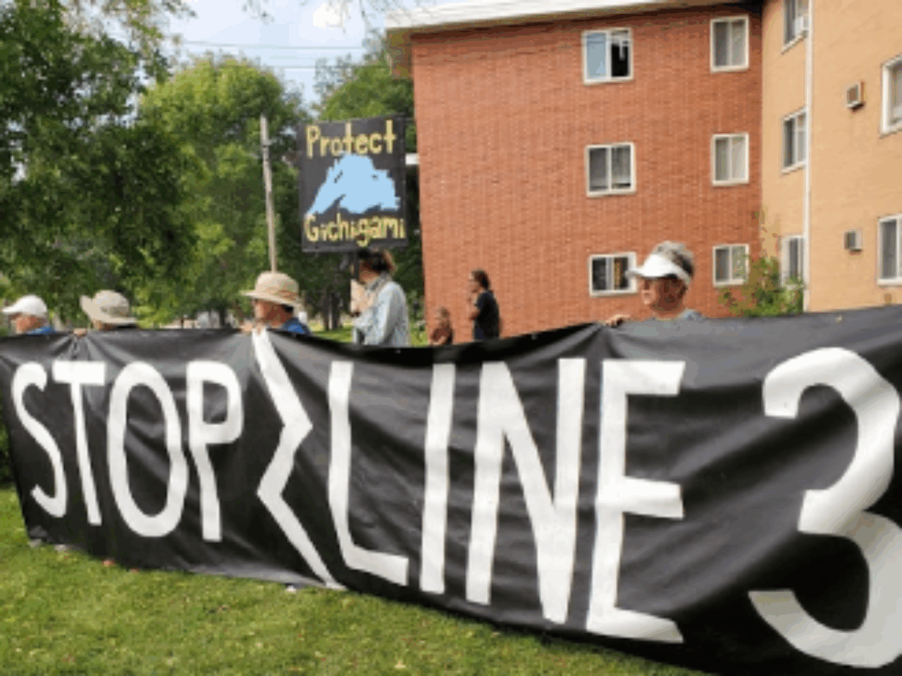 Environment wins in late-session sprint